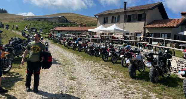 Gioiosa et amorosa: esattamente così sa essere una gita in moto fra le colline del Valdobbiadene. Da festeggiare con prosecco ma anche con ottima birra…